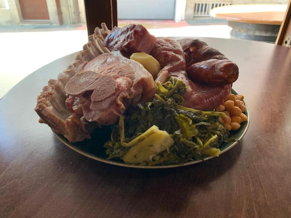 Lacón con grelos y chorizo