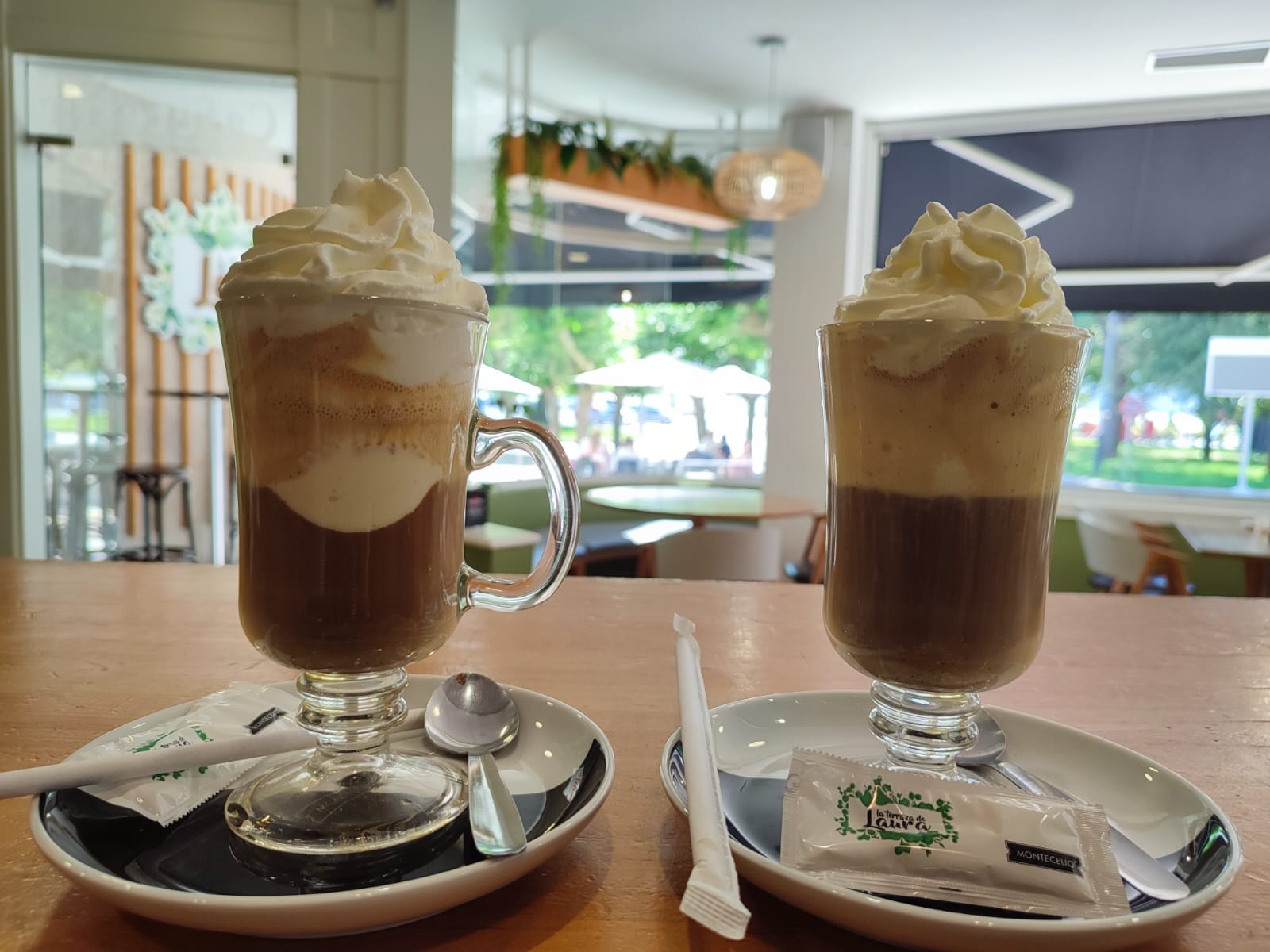 Café con nata montada encima